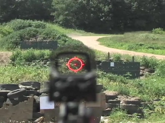 EOTech&reg; 512.A65 / 1 Holographic Sight - image 3 from the video